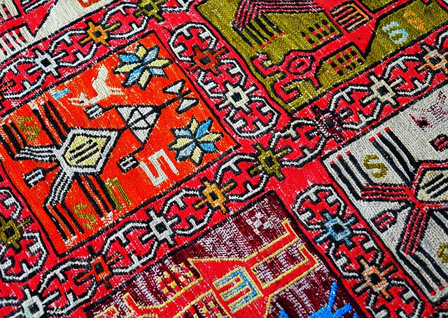 koberec s exotickými vzory